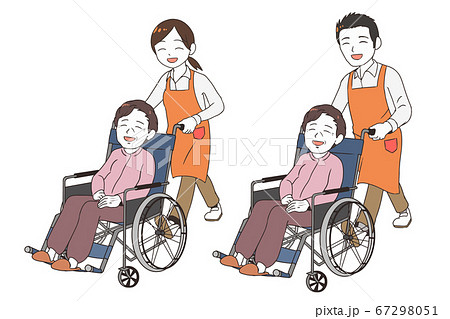 笑顔の高齢女性と介護するヘルパー 笑顔の高齢女性と介護するヘルパー 67298051