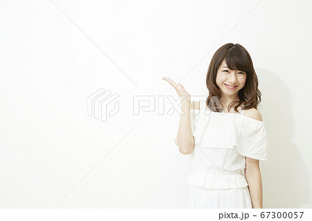 女性　案内 67300057