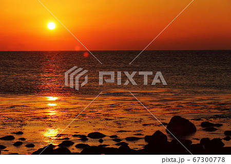 夢崎波の公園(角島)から見た夕景 夢崎波の公園(角島)から見た夕景 67300778