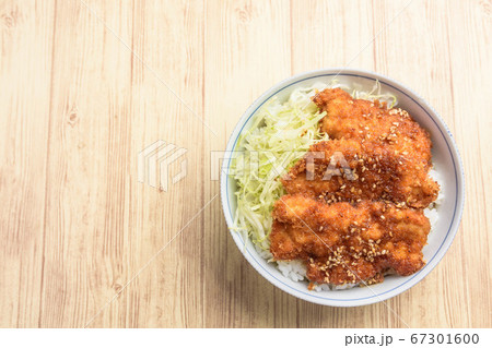 チキンカツ丼 67301600