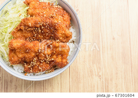 チキンカツ丼 67301604