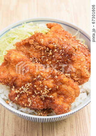チキンカツ丼 チキンカツ丼 67301606