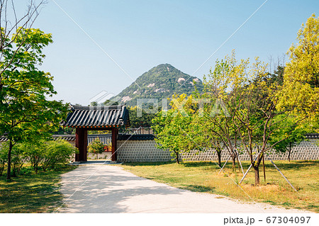 Gyeongbokgung Palace at summer in Seoul, Korea Gyeongbokgung Palace at summer in Seoul, Korea 67304097