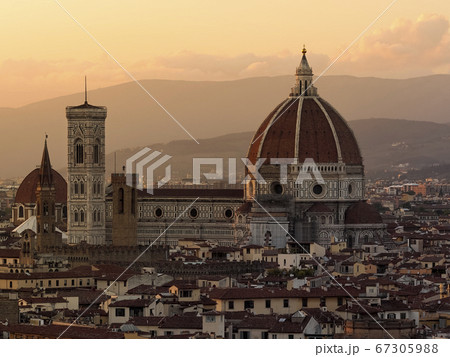 フィレンツェ・夕方のサンタ・マリア・デル・フィオーレ大聖堂 / Florence, Italy フィレンツェ・夕方のサンタ・マリア・デル・フィオーレ大聖堂 / Florence, Italy 67305988