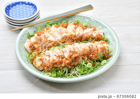 鶏ムネ肉の「よだれ鶏のアレンジ料理ver.1」。※レシピはまだ未完成です。 鶏ムネ肉の「よだれ鶏のアレンジ料理ver.1」。※レシピはまだ未完成です。 67306082