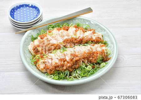 鶏ムネ肉の「よだれ鶏のアレンジ料理ver.1」。※レシピはまだ未完成です。 鶏ムネ肉の「よだれ鶏のアレンジ料理ver.1」。※レシピはまだ未完成です。 67306083