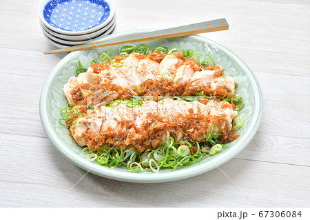 鶏ムネ肉の「よだれ鶏のアレンジ料理ver.1」。※レシピはまだ未完成です。 鶏ムネ肉の「よだれ鶏のアレンジ料理ver.1」。※レシピはまだ未完成です。 67306084