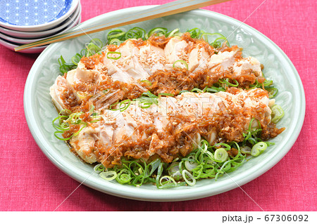 鶏ムネ肉の「よだれ鶏のアレンジ料理ver.1」。※レシピはまだ未完成です。 鶏ムネ肉の「よだれ鶏のアレンジ料理ver.1」。※レシピはまだ未完成です。 67306092
