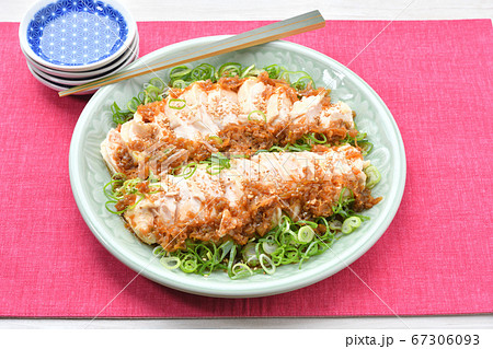 鶏ムネ肉の「よだれ鶏のアレンジ料理ver.1」。※レシピはまだ未完成です。 鶏ムネ肉の「よだれ鶏のアレンジ料理ver.1」。※レシピはまだ未完成です。 67306093