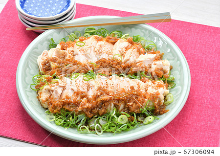 鶏ムネ肉の「よだれ鶏のアレンジ料理ver.1」。※レシピはまだ未完成です。 鶏ムネ肉の「よだれ鶏のアレンジ料理ver.1」。※レシピはまだ未完成です。 67306094