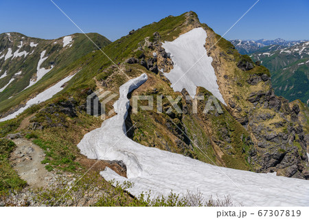 谷川岳山頂(オキノ耳)と茂倉岳、一ノ倉岳 谷川岳山頂(オキノ耳)と茂倉岳、一ノ倉岳 67307819