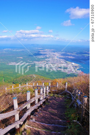 青森県 釜臥山展望台からむつ市街を望む 青森県 釜臥山展望台からむつ市街を望む 67310900