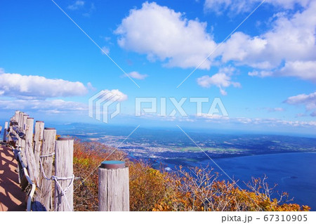 青森県　釜臥山からむつ市街を望む 67310905