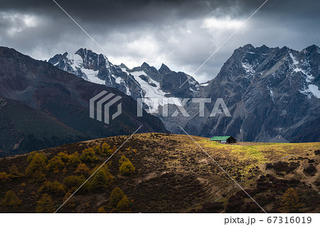 Beautiful landscape view of Baimang mountain in China Beautiful landscape view of Baimang mountain in China 67316019