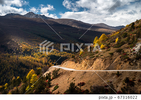 Beautiful Autumn landscape view of Baimang mountain in China 67316022