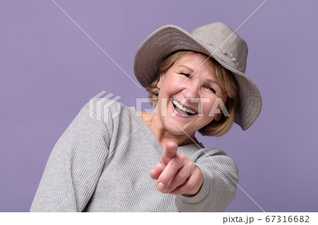 Woman in summer hat pointing her finger at the camera Woman in summer hat pointing her finger at the camera 67316682