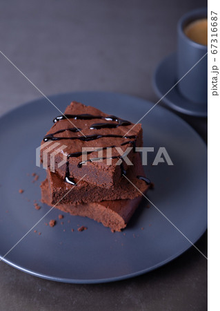 Brownie cake with Chocolate Sauce. Homemade Chocolate Dessert. A popular dark chocolate cake. Close-up. 67316687