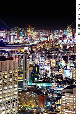 都市風景 東京都庁展望台からの都市夜景 パステル画 のイラスト素材