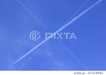 Jets from planes in the sky Jets from planes in the sky 67318065
