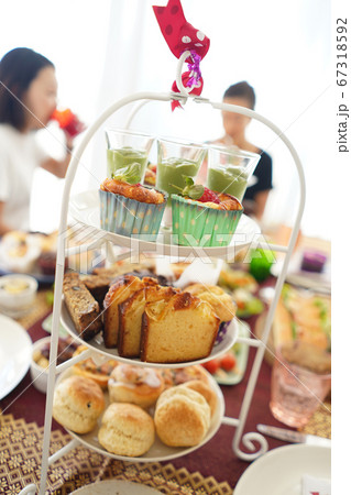 ハイティーで女子会を楽しむ幸せな時間 67318592