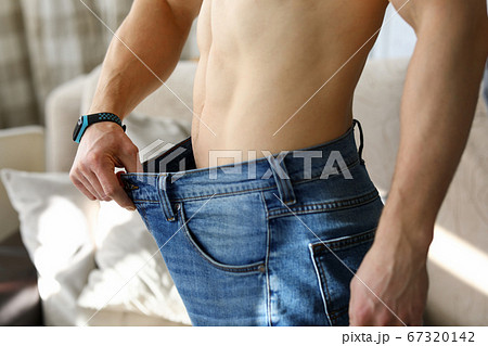 Guy in oversized pants 67320142