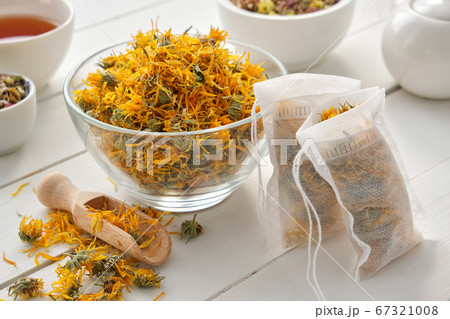 Bowl of dry marigold, tea bags with dry calendula 67321008