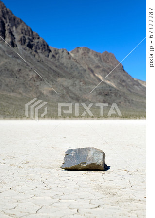 Racetrack valley in the Death Valley National Park 67322287