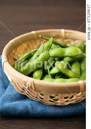 かごに盛られた枝豆 かごに盛られた枝豆 67326617