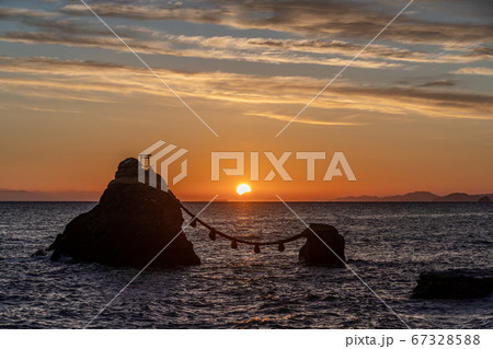 二見浦 伊勢 夫婦岩 朝日 朝焼け 夏至 富士山 二見浦 伊勢 夫婦岩 朝日 朝焼け 夏至 富士山 67328588