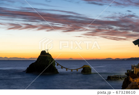 二見浦 伊勢 夫婦岩 朝日 朝焼け 夏至 二見浦 伊勢 夫婦岩 朝日 朝焼け 夏至 67328610