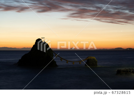 二見浦　伊勢　夫婦岩　朝日　朝焼け　夏至 67328615