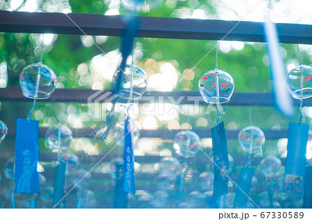 大阪府三島郡島本町の水無瀬神宮の風鈴を撮影したもの 67330589