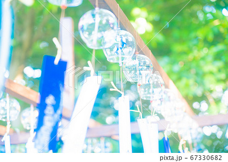 大阪府三島郡島本町の水無瀬神宮の風鈴を撮影したもの 67330682