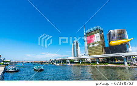 日本の東京都市景観 水上バス・ヒミコやホタルナ、特急などを望む（奥は新名所・すみだリバーウォーク） 67330752