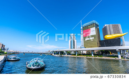 日本の東京都市景観 水上バス・ヒミコやホタルナ、特急などを望む（奥は新名所・すみだリバーウォーク） 67330834