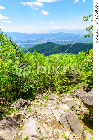 初夏の蓼科山登山：女乃神茶屋（蓼科山登山口）コースの風景 67330995