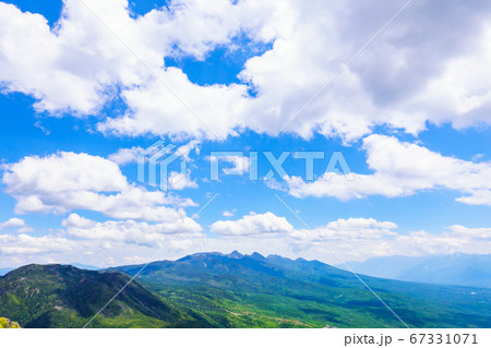 初夏の蓼科山登山:女乃神茶屋(蓼科山登山口)コースの風景 初夏の蓼科山登山:女乃神茶屋(蓼科山登山口)コースの風景 67331071