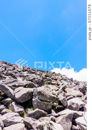 初夏の蓼科山登山:山頂直下の風景 初夏の蓼科山登山:山頂直下の風景 67331078