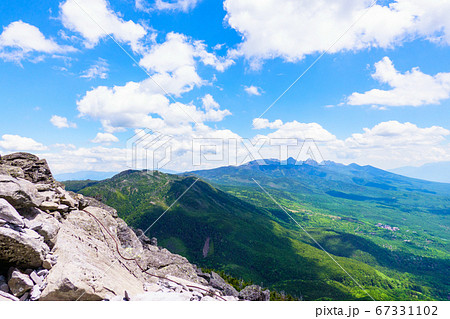 初夏の蓼科山登山：女乃神茶屋（蓼科山登山口）コースから望む八ヶ岳 67331102