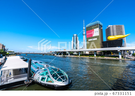 日本の東京都市景観 水上バス・ヒミコやホタルナなどを望む（奥は新名所・すみだリバーウォーク） 67331151