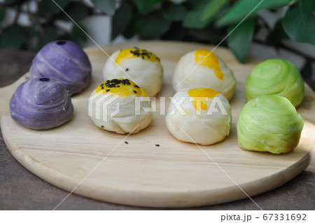 Chinese Spring Rolls, moon cake 67331692