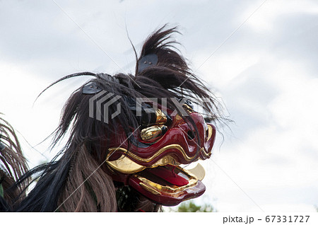 日本の秋祭りの灘のけんか祭り獅子舞のクローズアップ 日本の秋祭りの灘のけんか祭り獅子舞のクローズアップ 67331727