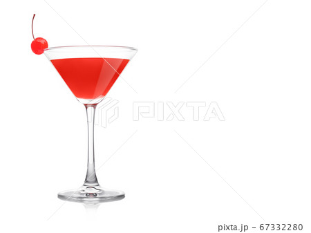 Cosmopolitan cocktail in classic crystal glass 67332280