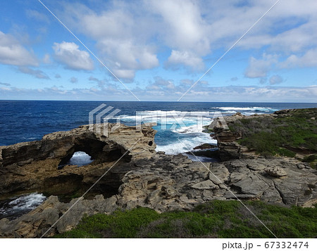 ロットネスト島の風景　海と岩場 67332474