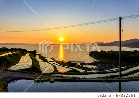 江ノ串の棚田(水張風景)の夕陽 【長崎県東彼杵郡】 江ノ串の棚田(水張風景)の夕陽 【長崎県東彼杵郡】 67332561