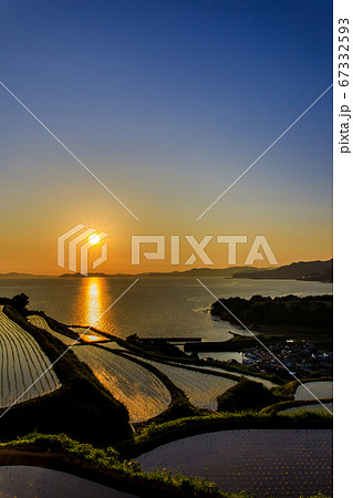江ノ串の棚田(水張風景)の夕陽 【長崎県東彼杵郡】 江ノ串の棚田(水張風景)の夕陽 【長崎県東彼杵郡】 67332593