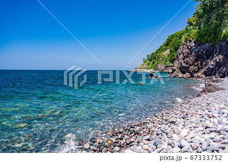 （新潟県糸魚川市）親不知海岸　綺麗な海 67333752