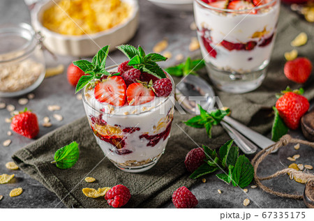 Granola yogurt fruits Granola yogurt fruits 67335175
