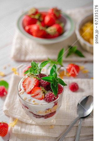 Granola yogurt fruits Granola yogurt fruits 67335176