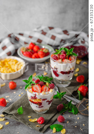 Granola yogurt fruits Granola yogurt fruits 67335230